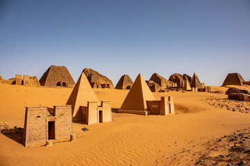الأهرامات