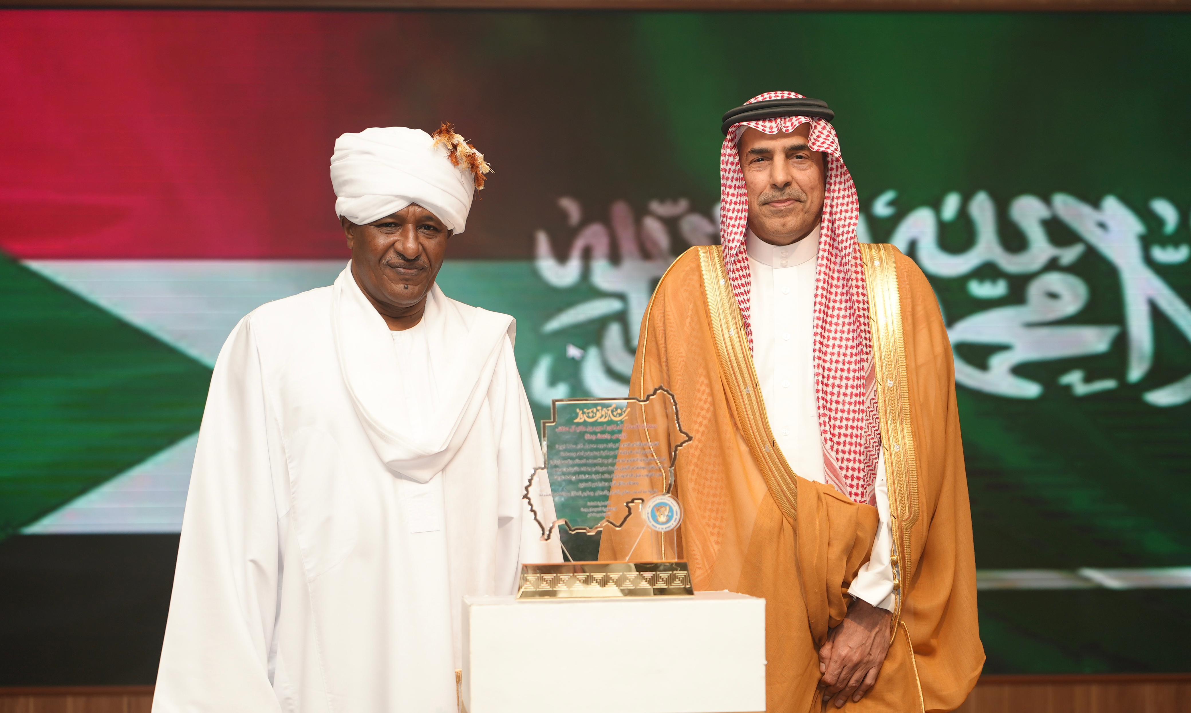 احتفال تكريم لجامعة جدة على حسن تنظيمها واستضافتها لامتحانات الجالية السودانية بالمنطقة الغربية والجنوبية لمراحل الاساس والمتوسط والثانوي خلال العام الجاري
